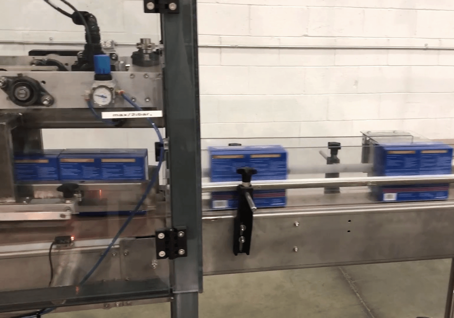 Automatic pick & place case packer for cartons